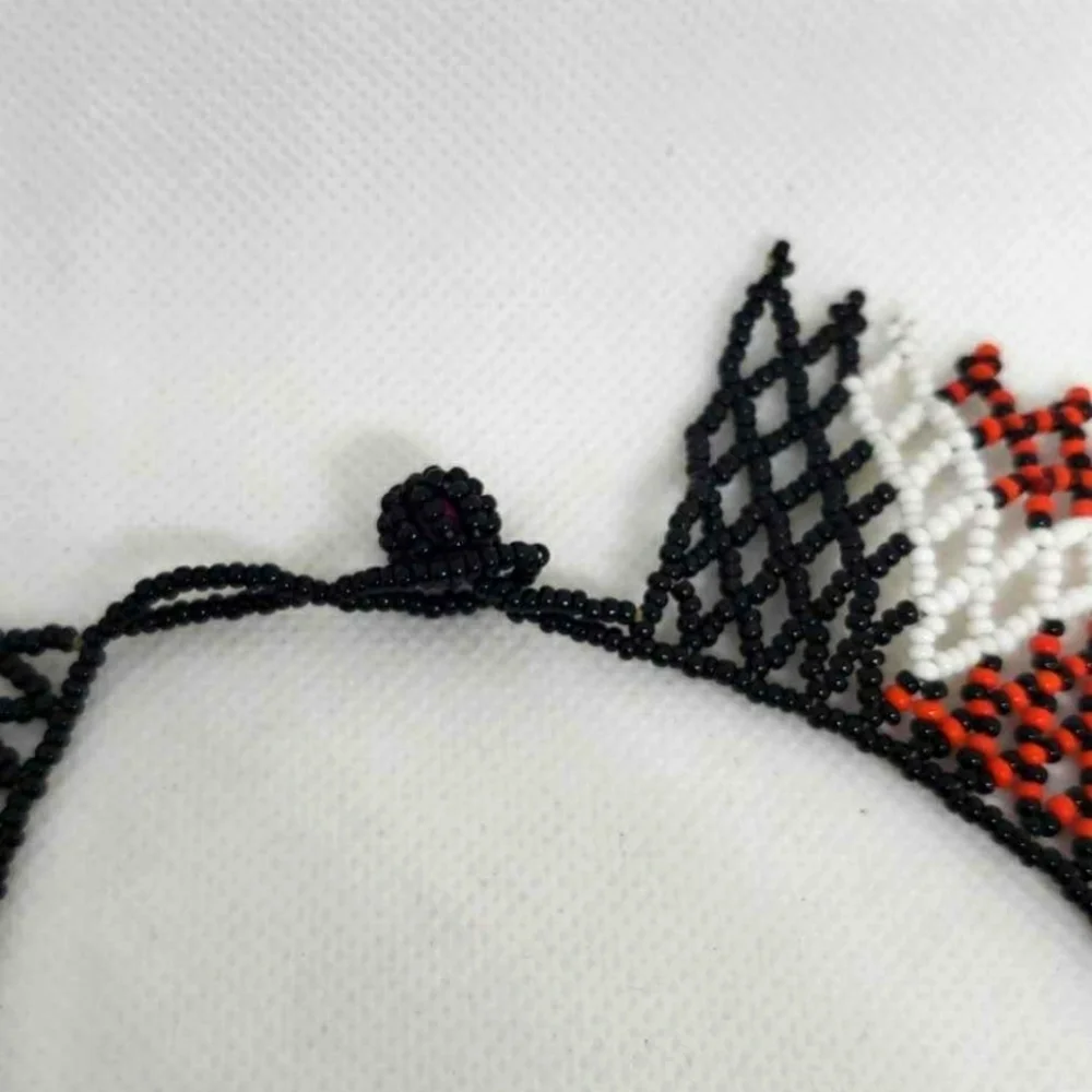 Handcrafted seed bead necklace - Picture 5 of 7